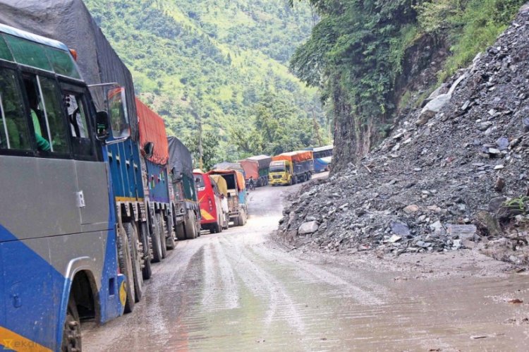 नारायणगढ–मुग्लिन सडकखण्ड गएरातिदेखि अवरुद्ध